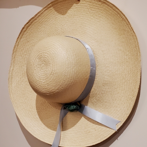 Hamd woven hat with blue ribbon details - Picture 1 of 4